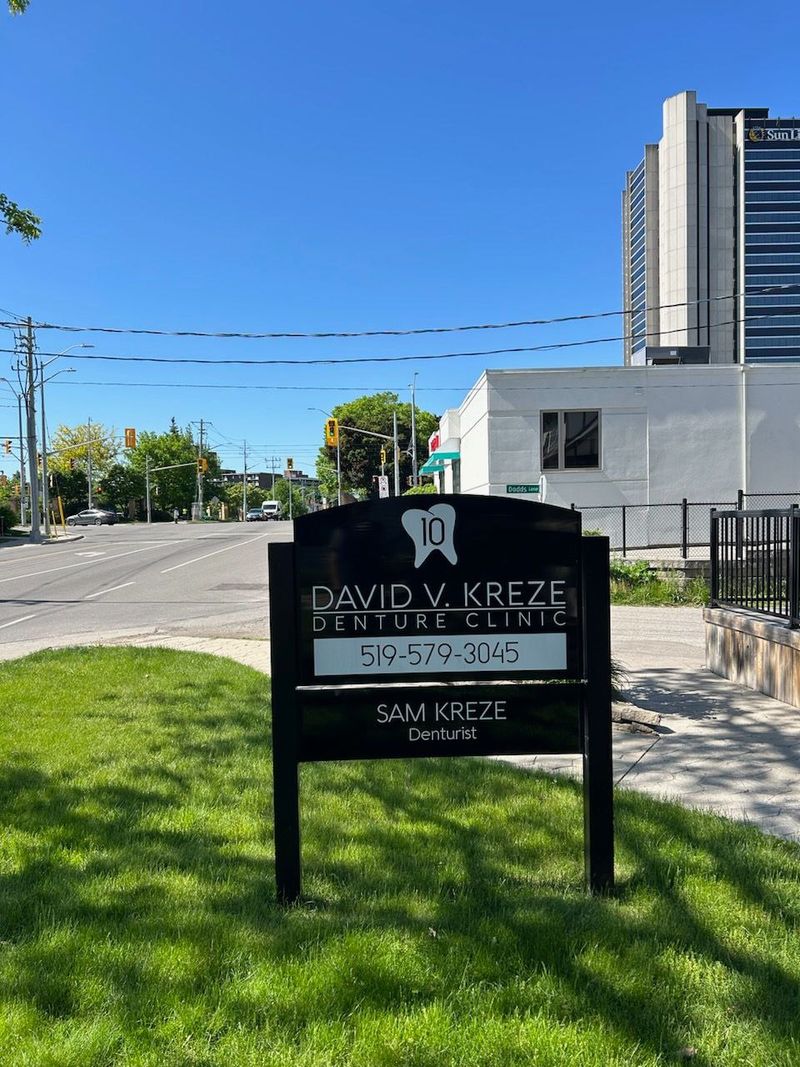 Kreze Denture Clinic — clinic space